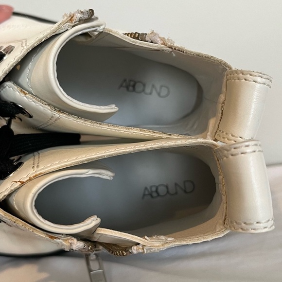 ABOUND-NWT White Combat Lace Up Ankle Boots With Black Laces Size 7.5 - Picture 10 of 12